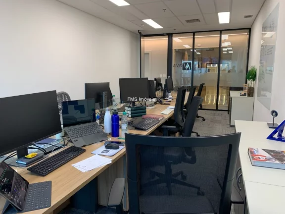 Imagem Conjunto Comercial para locação de 335m² no Itaim Bibi mobiliado