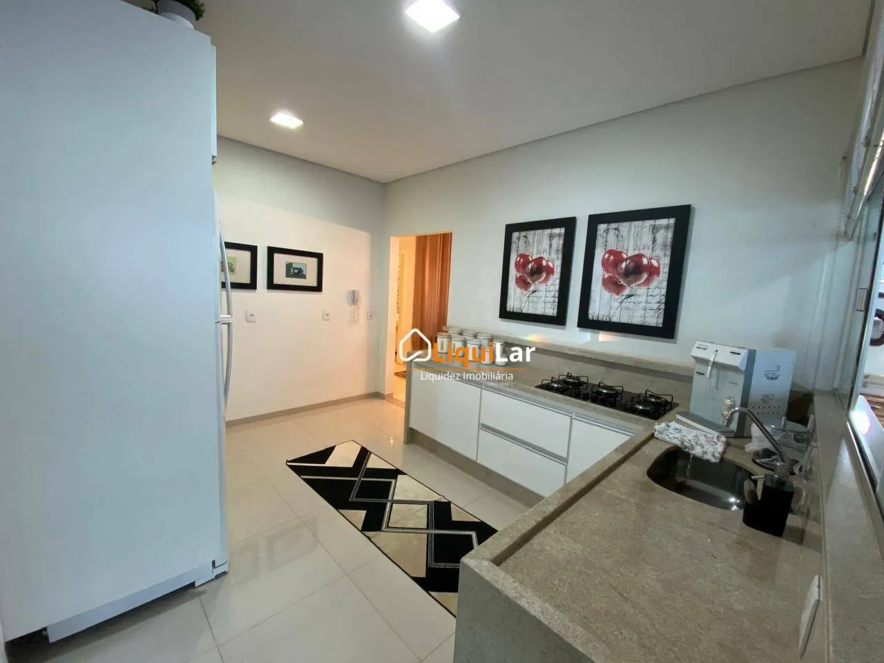 Imagem Lindíssima Casa com 3 suítes completa com armários