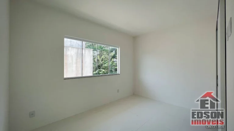 Imagem À venda casa em condomínio com 3 quartos, sendo 1 suíte e 2 demi-suíte