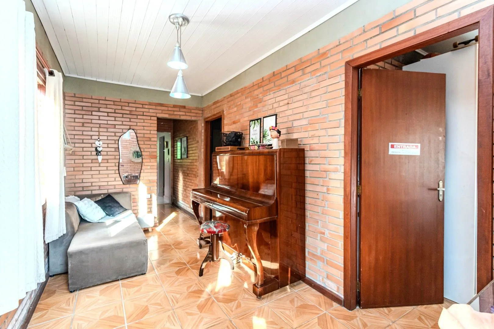 Imagem Casa no Jardim Botânico de 2 dormitórios 1 vaga e amplo terreno