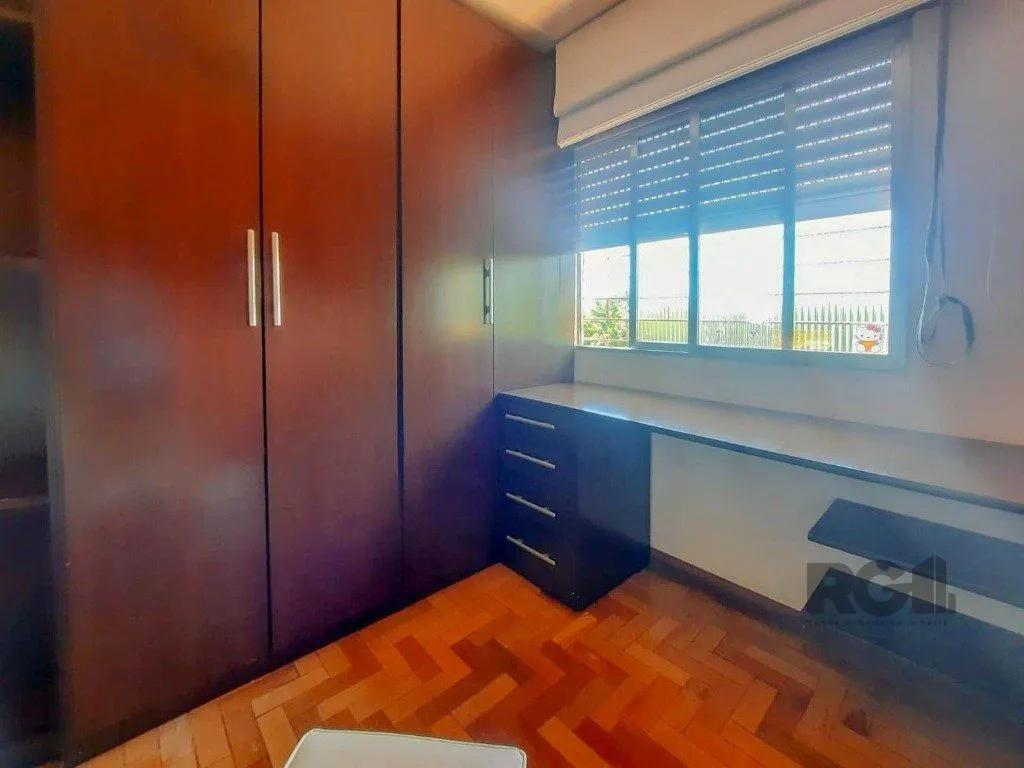 Imagem Excelente casa de 240m² com 4 dormitórios e 2 vagas.