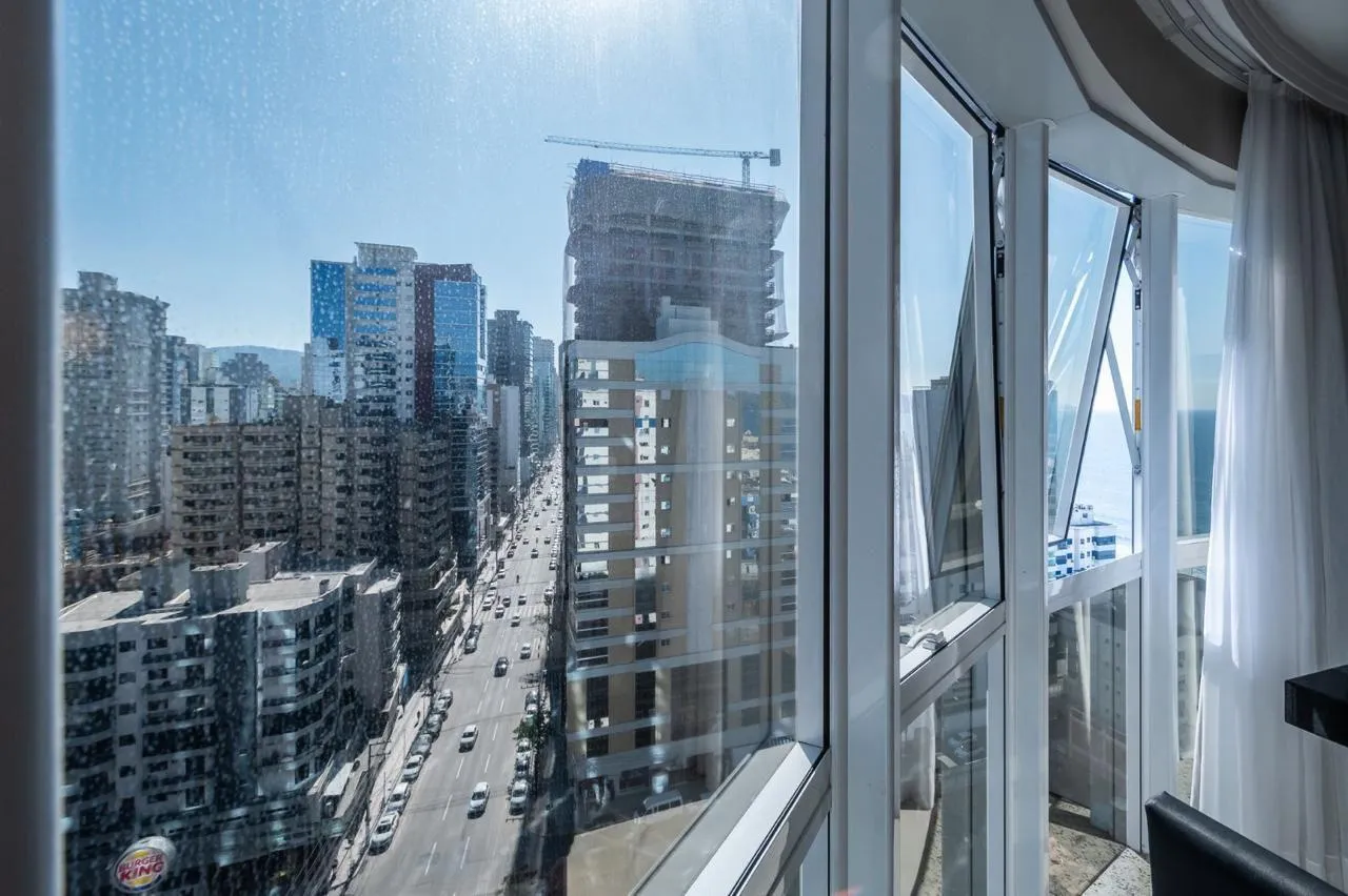 Imagem Apartamento com vista para o mar à venda com 202m2 por R$ 3.900.000,00