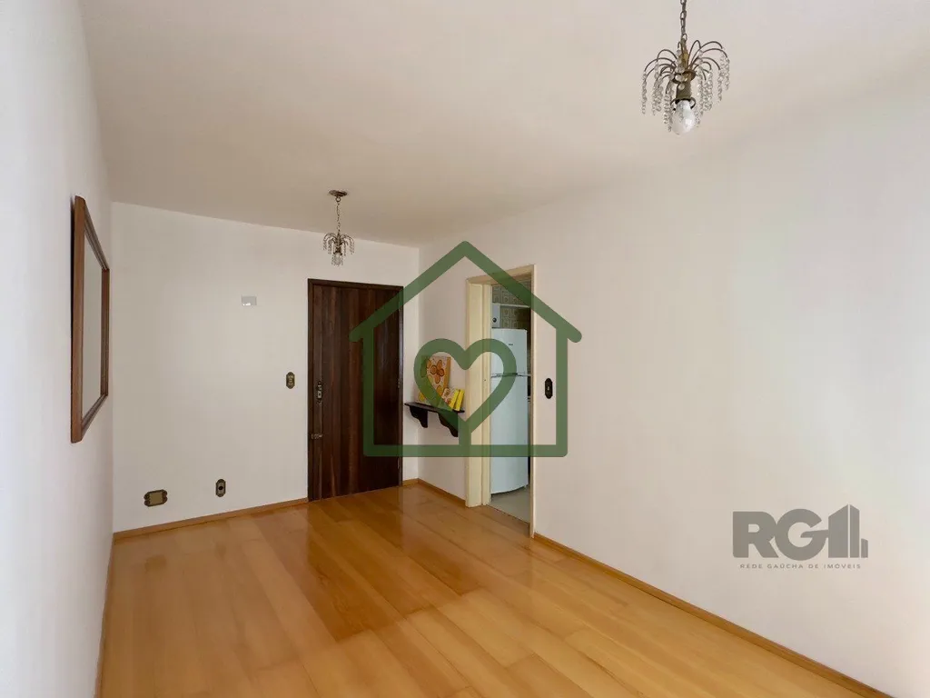 Imagem Apartamento semimobiliado de 38m2, com um dormitório, living para dois ambientes, cozinha ampla com...