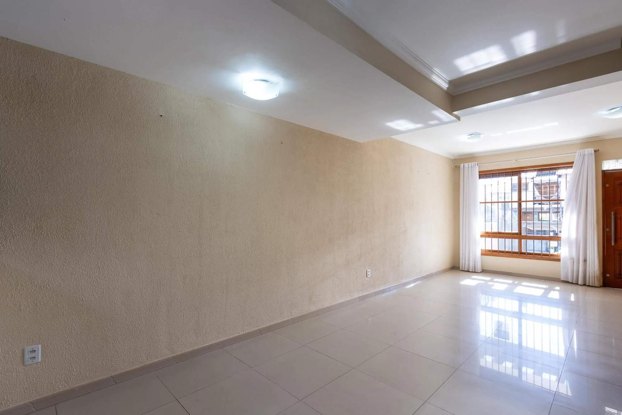 Imagem Casa para Venda - 135.78m², 3 dormitórios, sendo 3 suites, 1 vaga - Guarujá