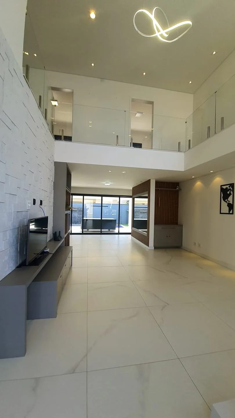 Imagem Casa à venda 3 Quartos, 2 Suites, 2 Vagas, 300M², Piracangaguá, Taubaté - SP | Condomínio Ouroville