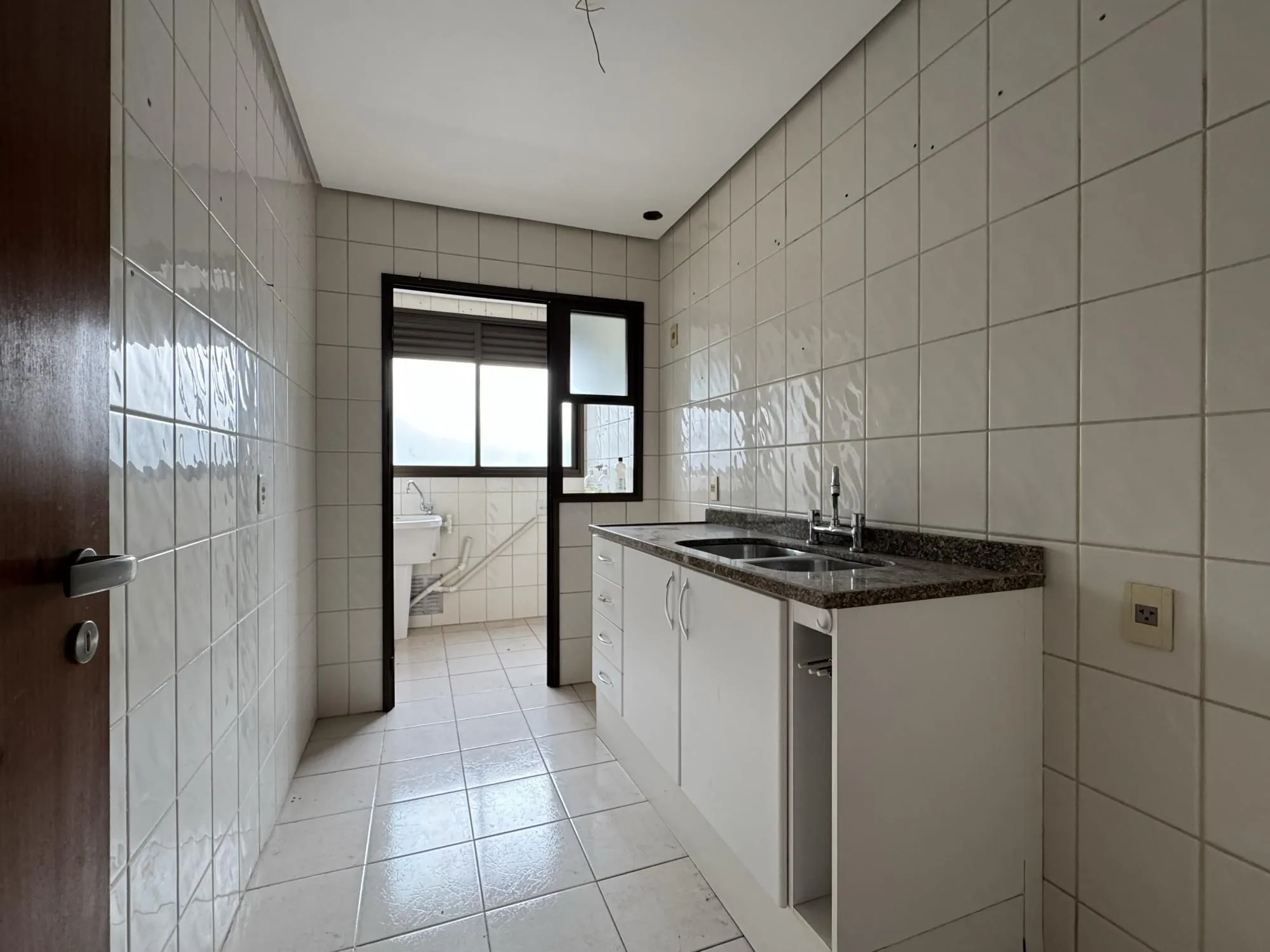 Imagem Apartamento 3 dormitórios com sacada, suíte e vaga de garagem no Menino Deus