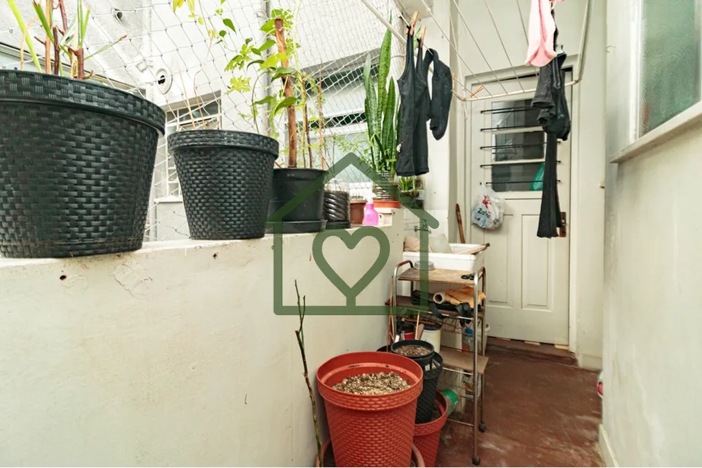 Imagem **Apartamento com 3 dormitórios à Venda em Porto Alegre - Excelente Preço!** Você está em busca...
