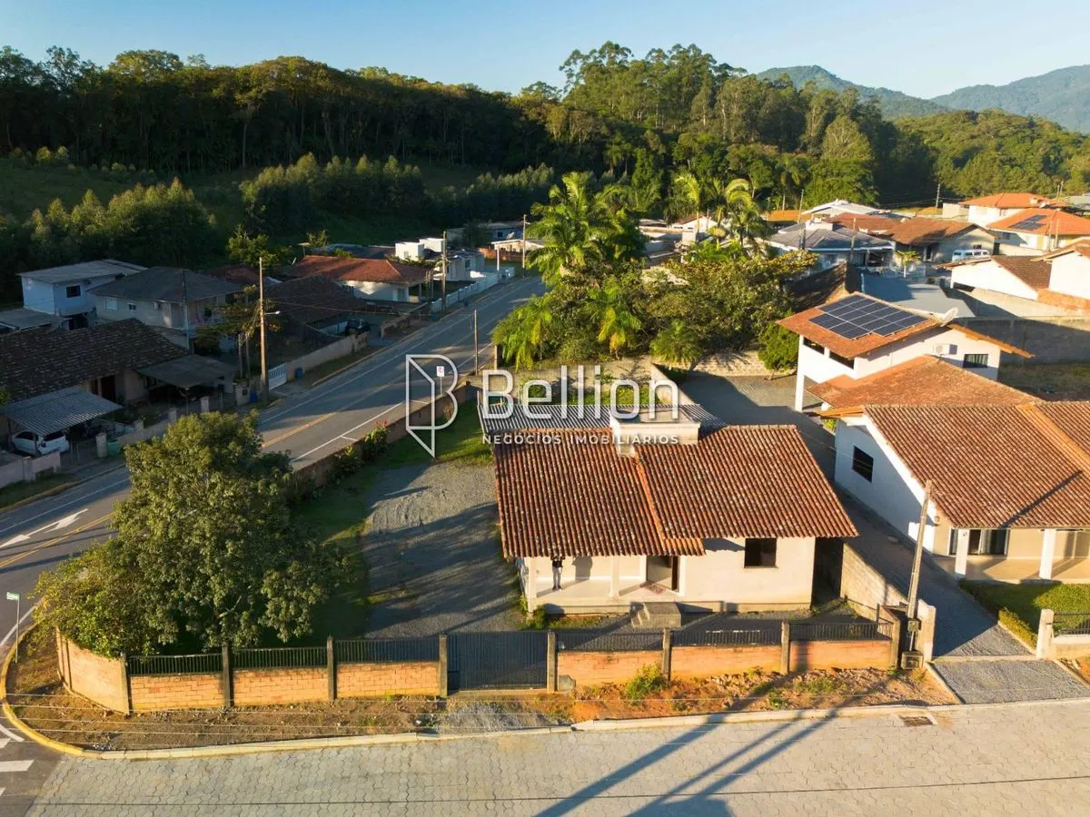 Imagem Casa de esquina com amplo terreno no bairro Divinéia - Rio dos Cedros