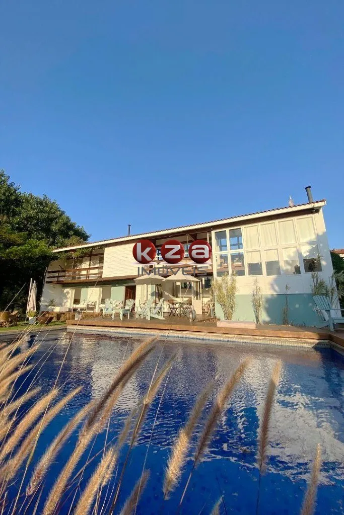 Imagem Luxuosa mansão de 4 quartos e 2 suítes com 24 vagas de garagem no Parque São Jorge, Avaré-SP: 800m² de pura elegância!