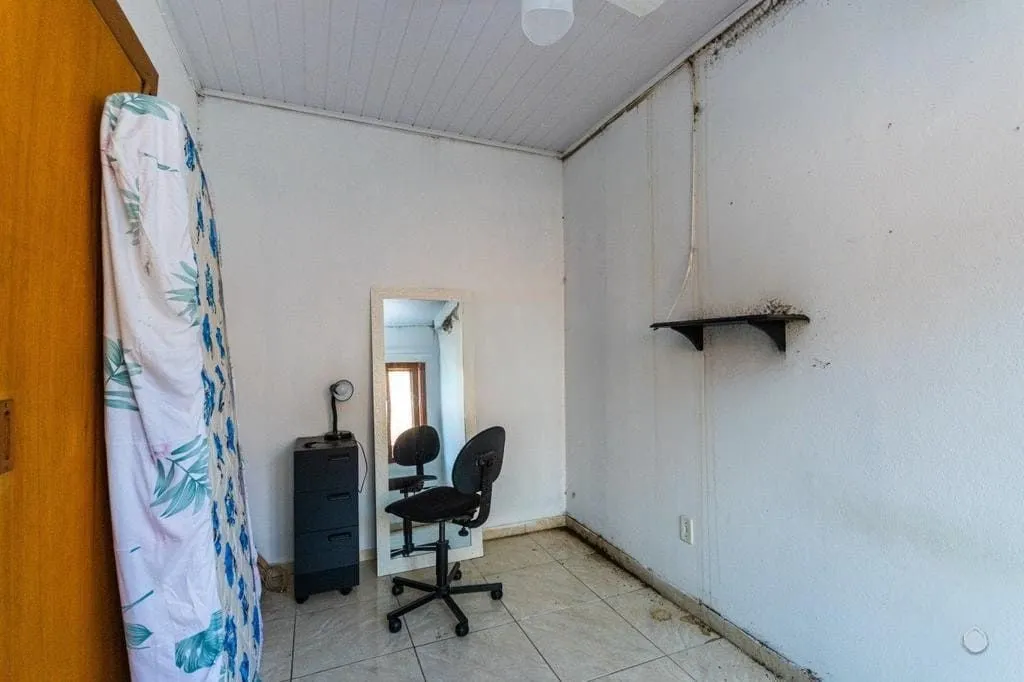 Imagem Casa de 3 dormitórios no Bairro Lomba do Pinheiro - Porto Alegre
