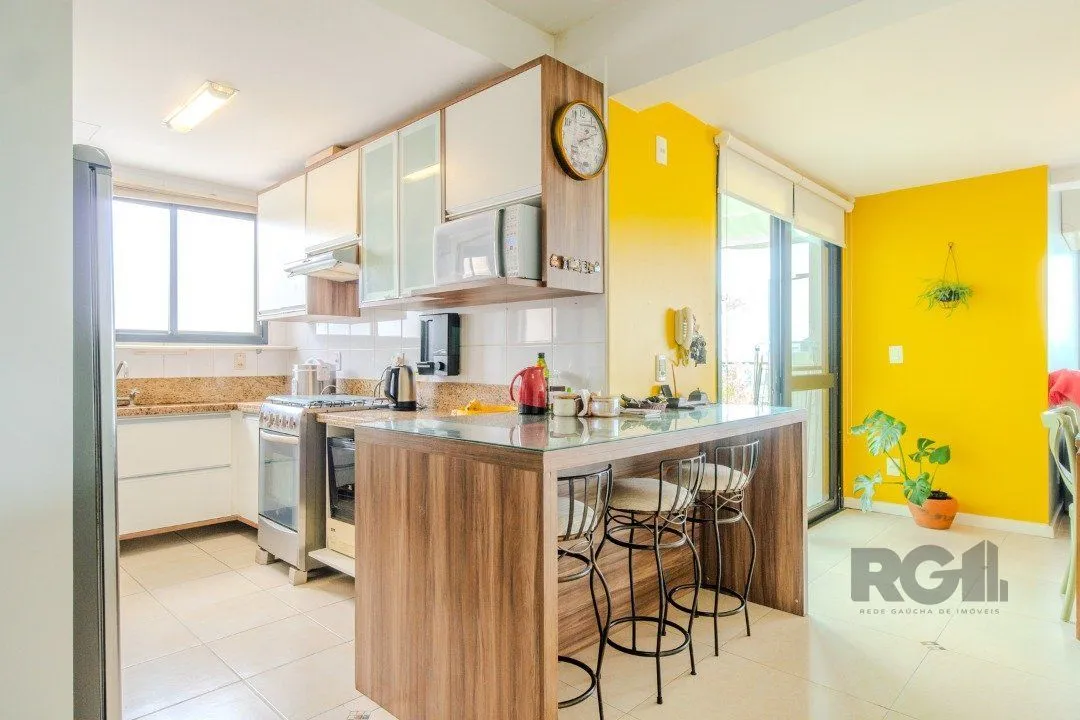 Imagem Cobertura Horizontal, 3 quartos, 1 suite, piscina, condominio com infra, 2 vagas - Bairro Tristeza