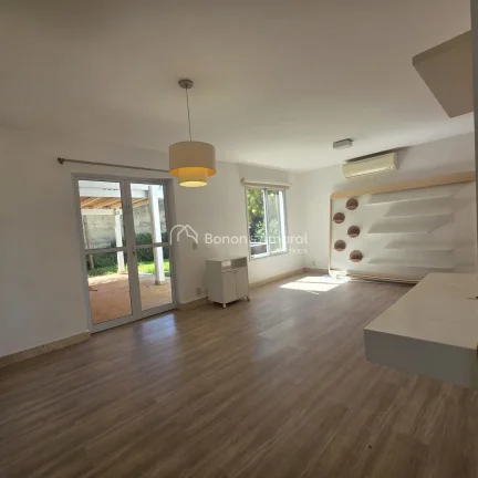 Imagem Localizada em um ambiente tranquilo, com apenas 59 residências, esta aconchegante e charmosa casa e...