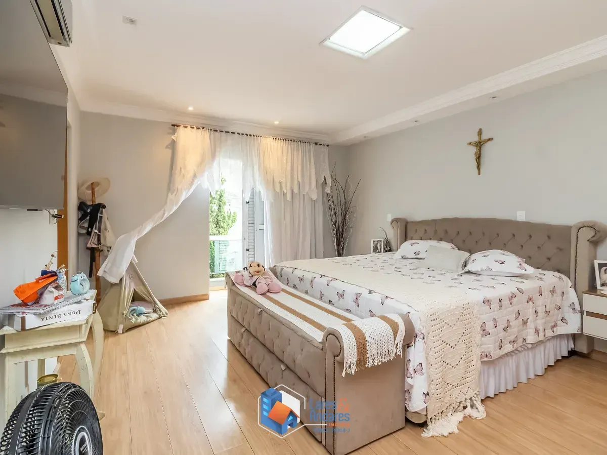 Imagem Sobrado para venda em Jaraguá com 3 quartos, sendo 3 suítes, 335m²