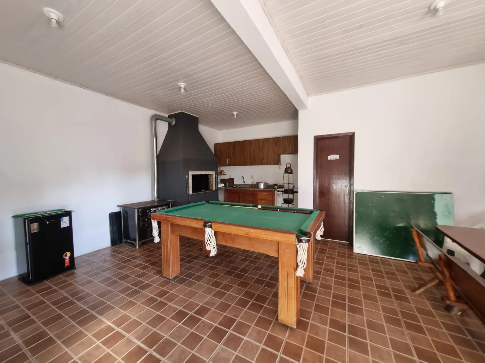 Imagem Casa para Venda - 177m², 4 dormitórios, sendo 1 suites, 2 vagas - Partenon