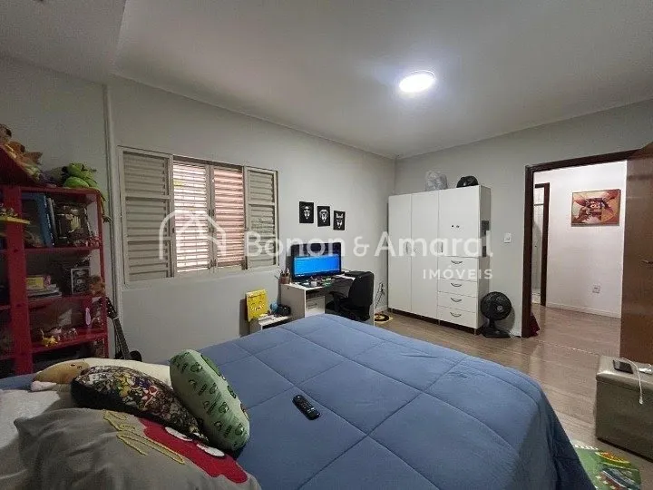 Imagem Casa com 4 Quartos e 4 banheiros à Venda no Jardim Santa Genebra
