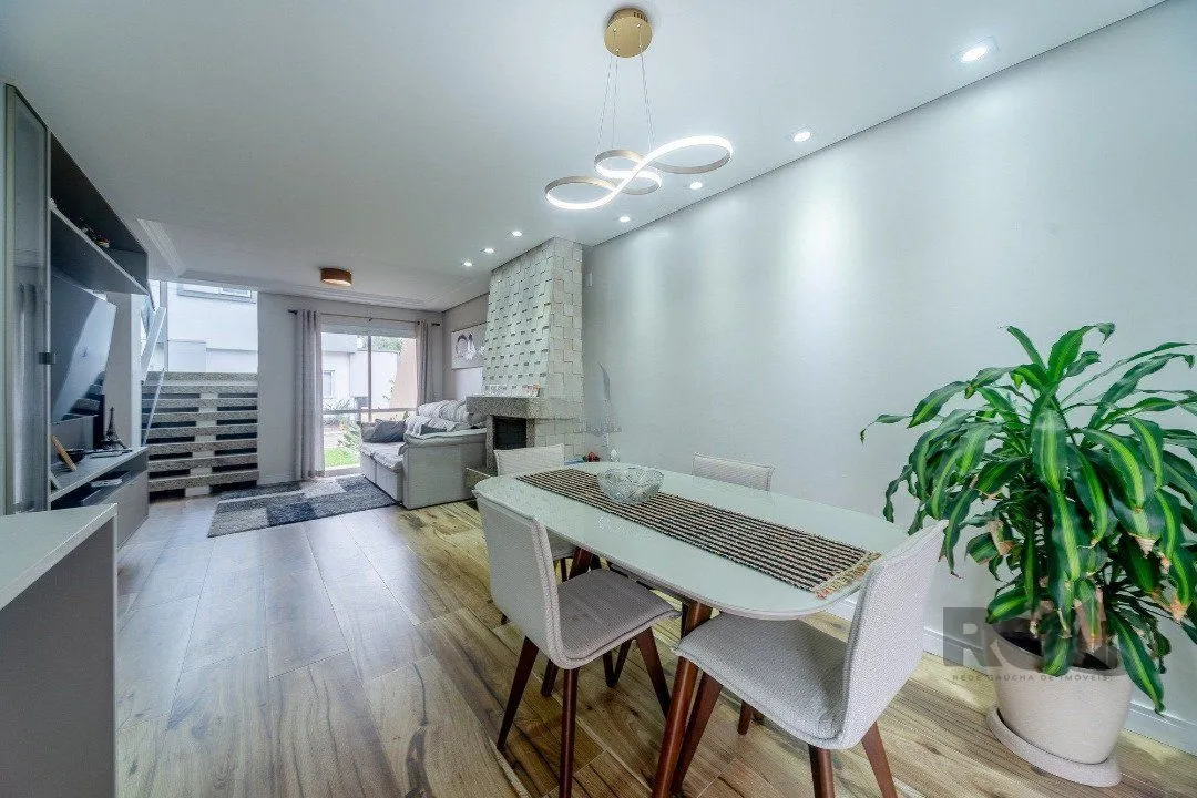 Imagem Casa em condominio com excelente padrão construtivo, possui 3 dormitórios, sendo 1 suíte máster com closet e sacada