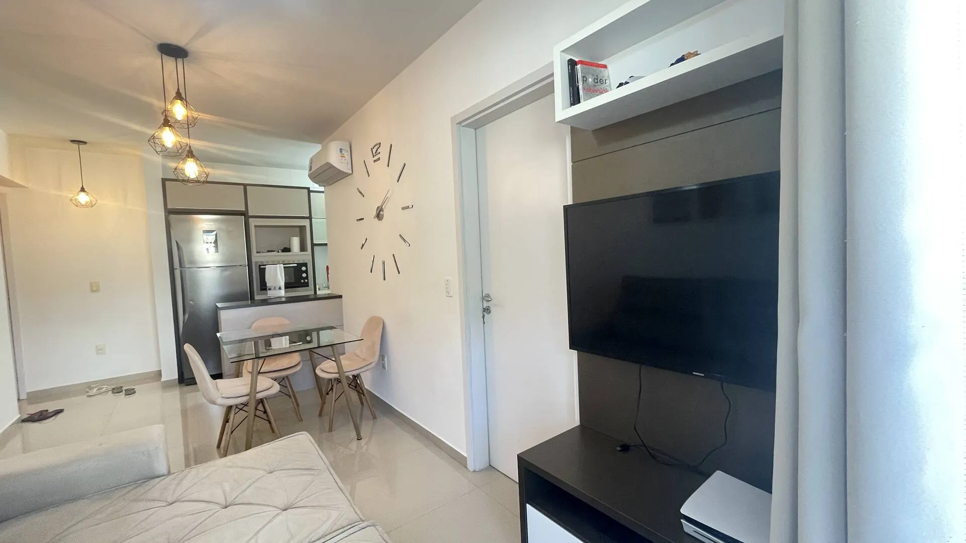 Imagem Apartamento para alugar em Canasvieiras 2 quartos com suíte e sacada