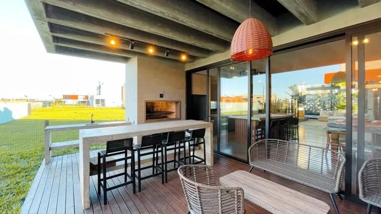 Imagem Casa de condomínio à venda em Torres, Centro, com 4 quartos, 221,55m²