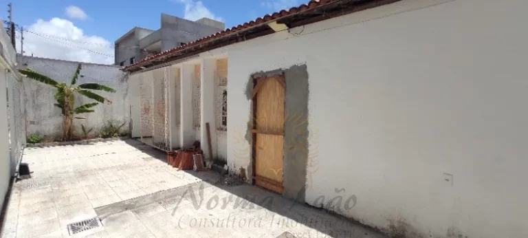Imagem Casa térrea com piscina na Coroa do Meio, Aracaju/SE. Ideal para Escritórios, Clínicas e afins.