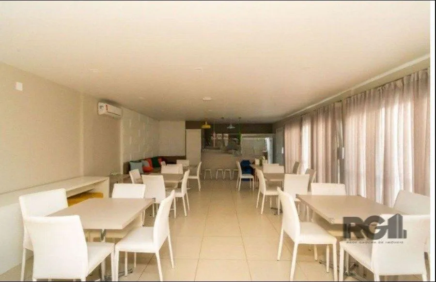Imagem Apartamento com 75m² privativos, 3 dormitórios sendo 1 suíte, living dois ambientes, imóvel arejado e iluminado.