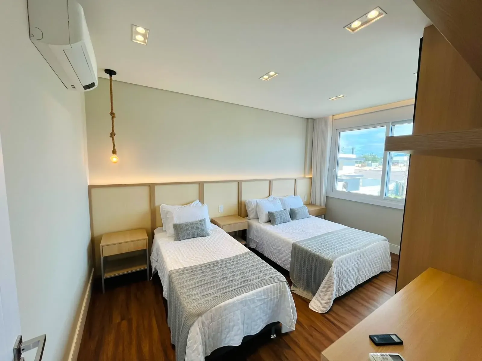 Imagem Sobrado com 4 Quartos à Venda, 290 m² em Village  - Capão da Canoa