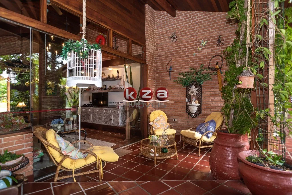 Imagem Casa de luxo a venda em Ubatuba, Praia Dura, frente para o mar. 6 suítes, 3 salas, 8 banheiros, 11 vagas, área gourmet592 m².