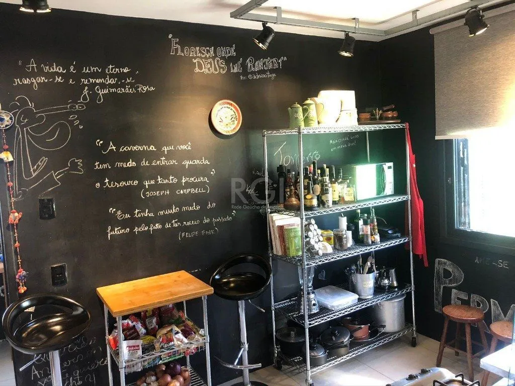 Imagem Casa para Venda - 260m², 3 dormitórios, sendo 2 suites, 2 vagas - Nonoai