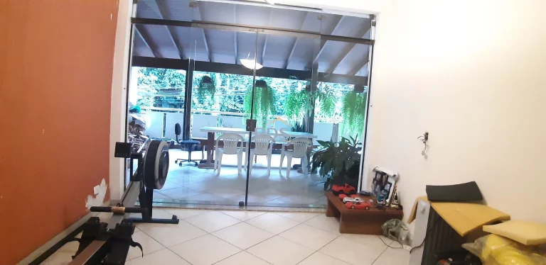 Imagem Vende Casa de 270m² com 4 dormitórios no Parque Assunção