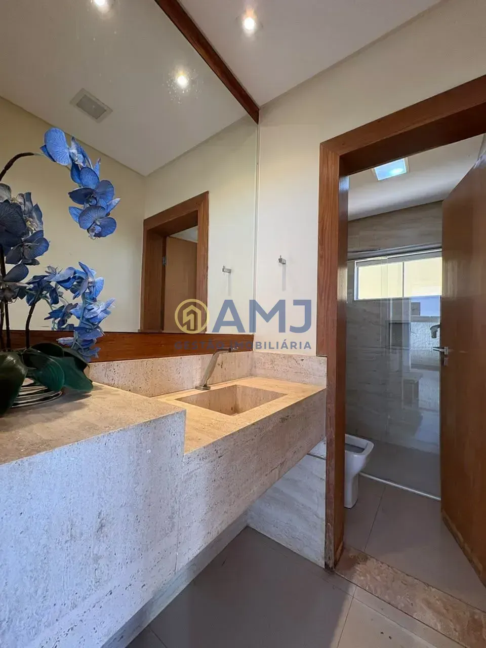 Imagem Sobrado para Locação 5 Quartos, 4 Suites, 2 Vagas, 614M², Jardins Madri, Goiânia - GO | Jardins Madri