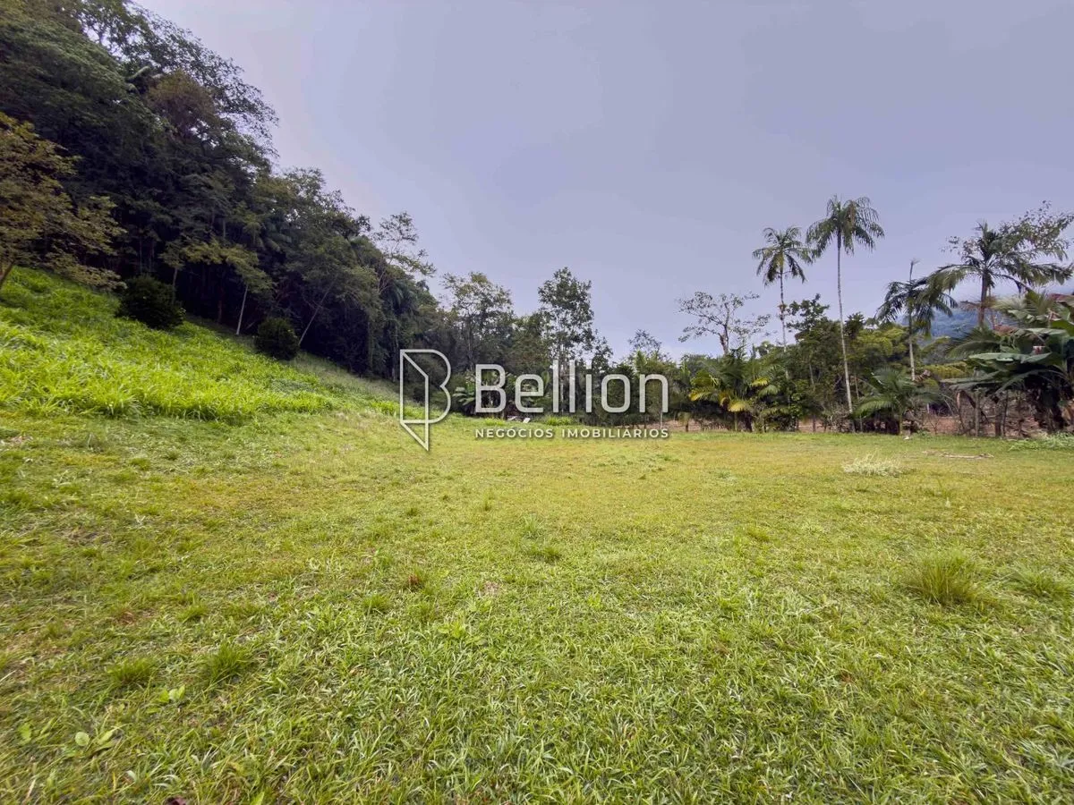 Imagem Investimento com alto potencial de valorização ou o lugar ideal para construir o seu refúgio em meio à natureza, este terreno é para você.