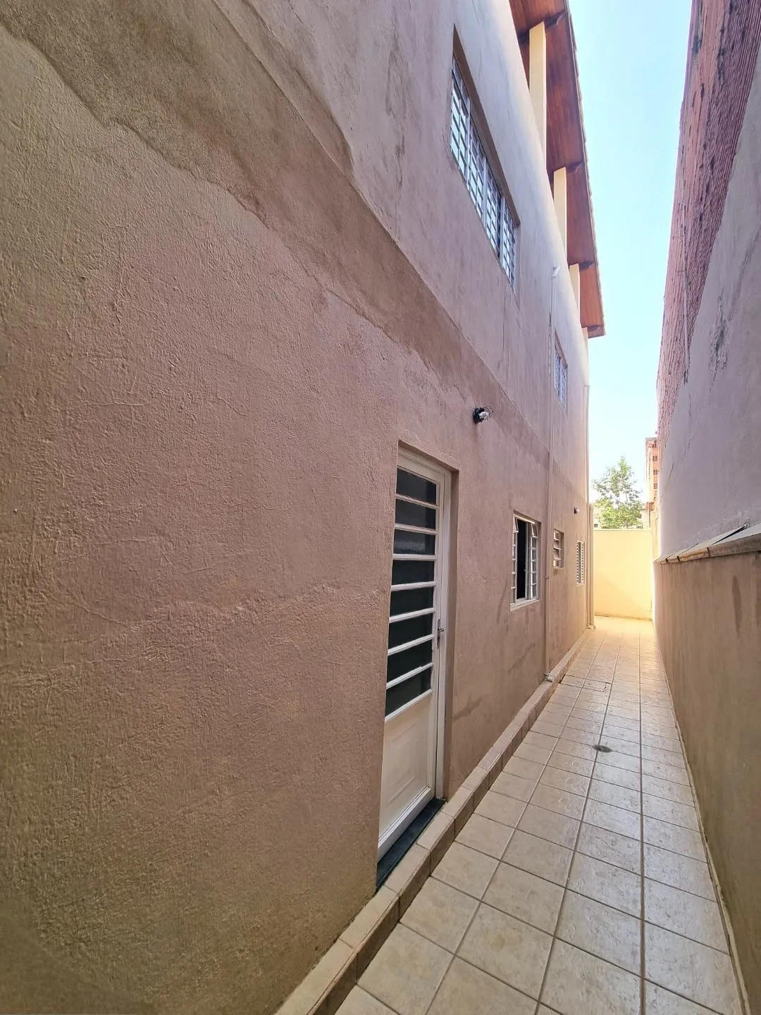 Imagem Sobrado Imponente com 3 Pavimentos, Suíte Master, Terraço Panorâmico e Garagem para 2 Carros em Excelente Localização