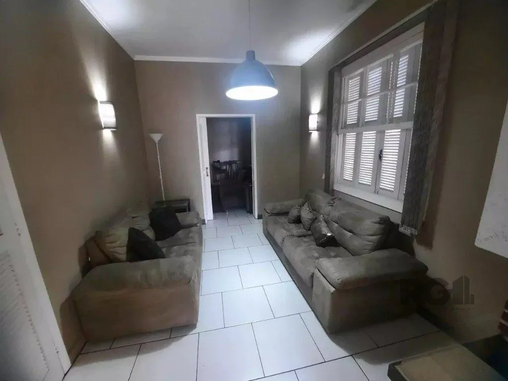 Imagem Casa de 3 dormitórios, no bairro Glória