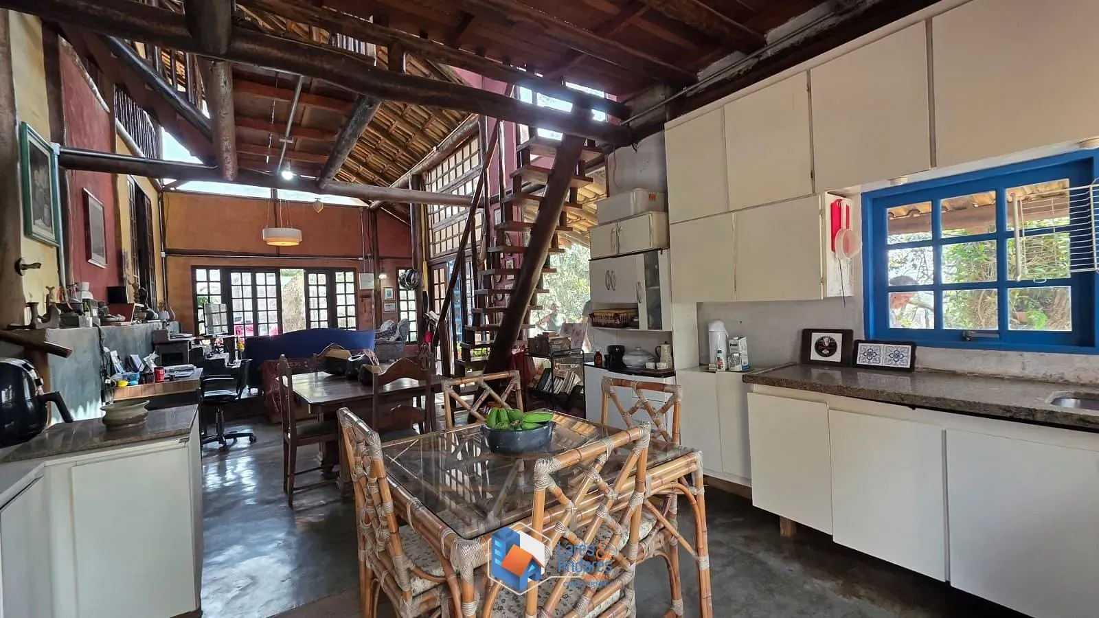 Imagem Casa Rústica - um verdadeiro refúgio de harmonia e luz, onde cada detalhe convida a viver o essencial.