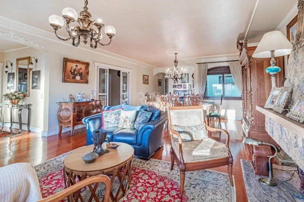 Imagem Casa de 3 dormitórios e 4 vagas de garagem no bairro Jardim Itu