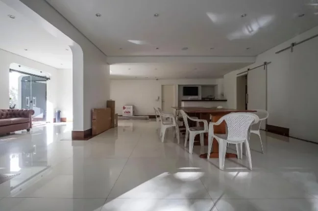 Imagem EDIFÍCIO COLUMBIA - Apto de 280m² (Unidade de Revenda), com localização estratégica em Moema!