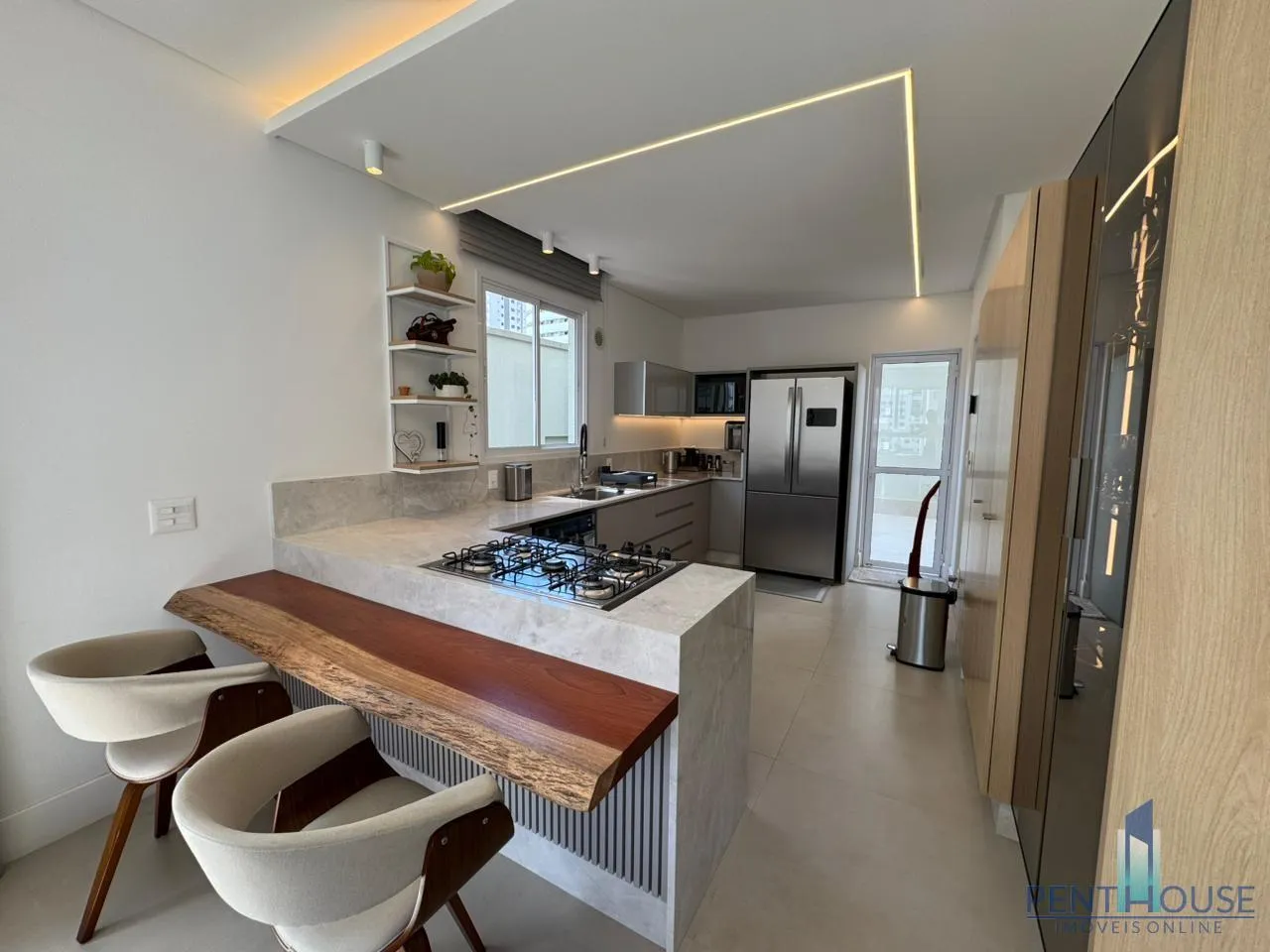 Imagem Apartamento com Terraço para Venda em Balneário Camboriú, CENTRO, 3 dormitórios, 3 suítes, 3 banheiros, 3 vagas
