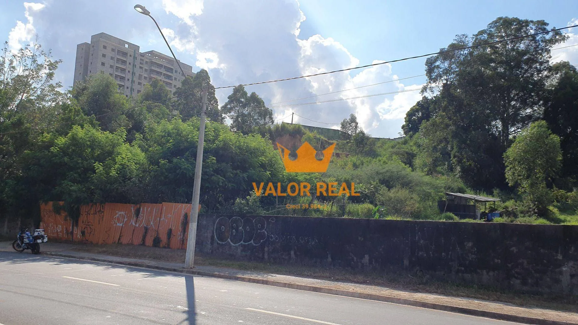 Imagem Oportunidade Única de Investimento em Jundiaí! Área Comercial com 3.047 m2 de frente para Av Samuel Martins.