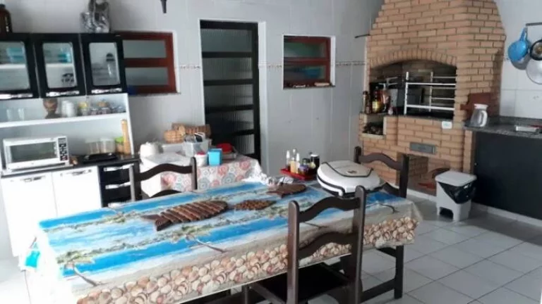 Imagem CASA COM 5 DORMITORIOS PERTINHO DA PRAIA