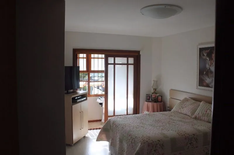 Imagem Casa para Venda - 290.67m², 4 dormitórios, sendo 1 suites, 4 vagas - Camaquã