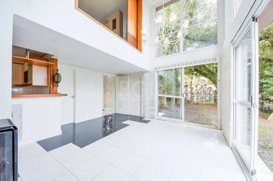 Casa à venda com 2 quartos, 255m² Rua CORONEL GOMES DE CARVALHO, Sétimo Céu, Porto Alegre