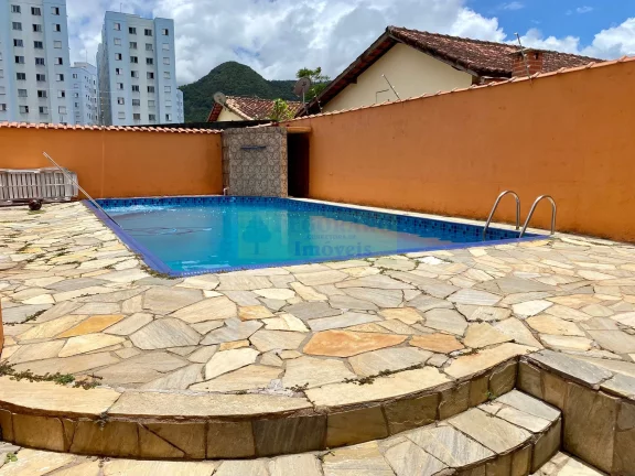 Imagem Oportunidade Única para Seu Negócio: 7 Apartamentos Comerciais com 16 Quartos, 7 Salas, e Piscina!