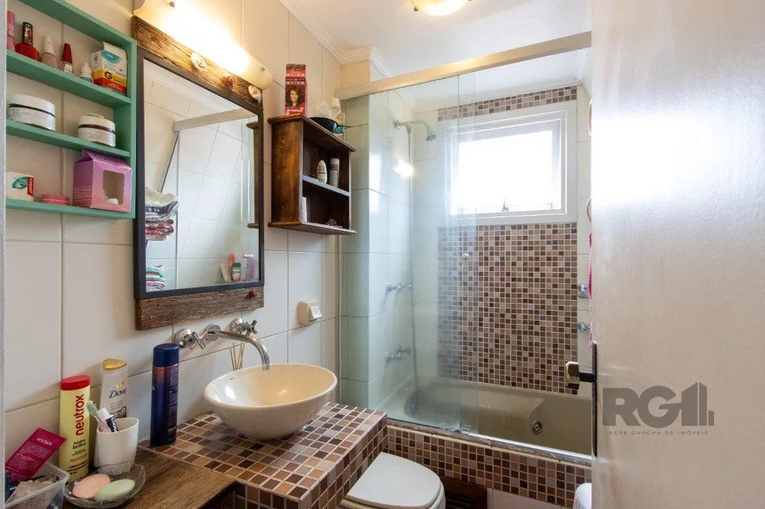 Imagem Apartamento com 73m², 2 dormitórios, área de serviço separada, living 2 ambientes , vaga de garagem escriturada e coberta.
