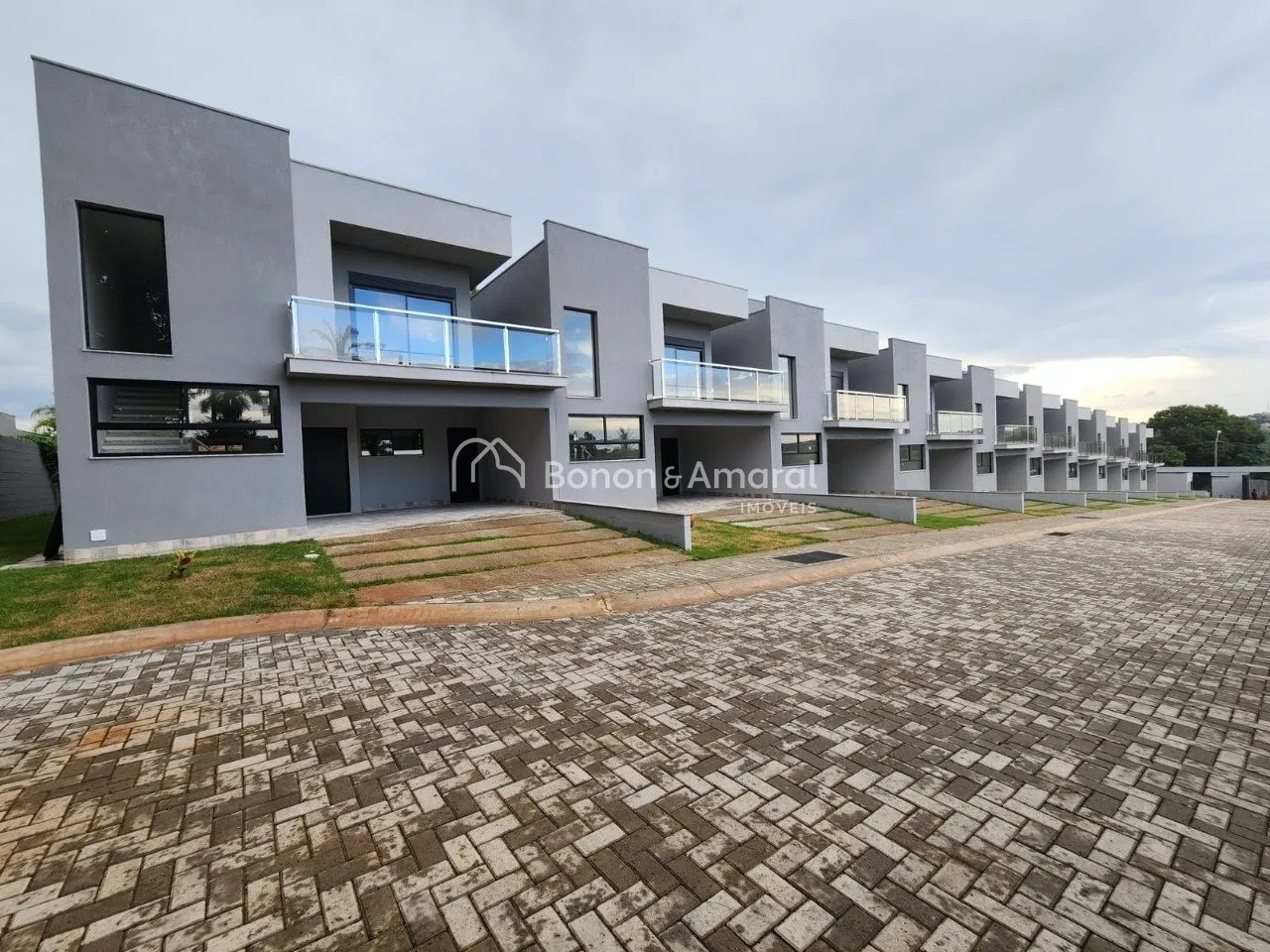 Imagem Sobrado para venda no Residencial Saint Moritiz na cidade de Paulínia/SP