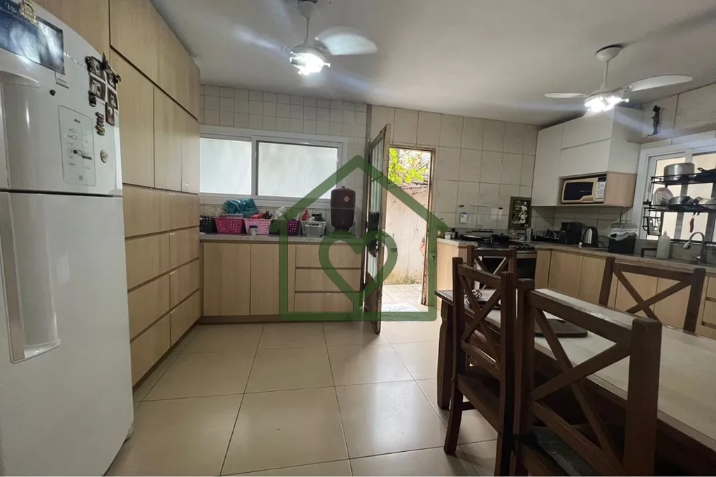 Imagem Descubra esta incrível oportunidade de adquirir sua nova casa em Porto Alegre, no charmoso bairro P...