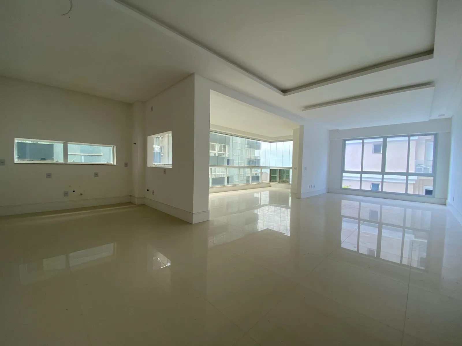 Imagem Apartamento com vista para o mar à venda com 240m2 por R$ 4.200.000,00