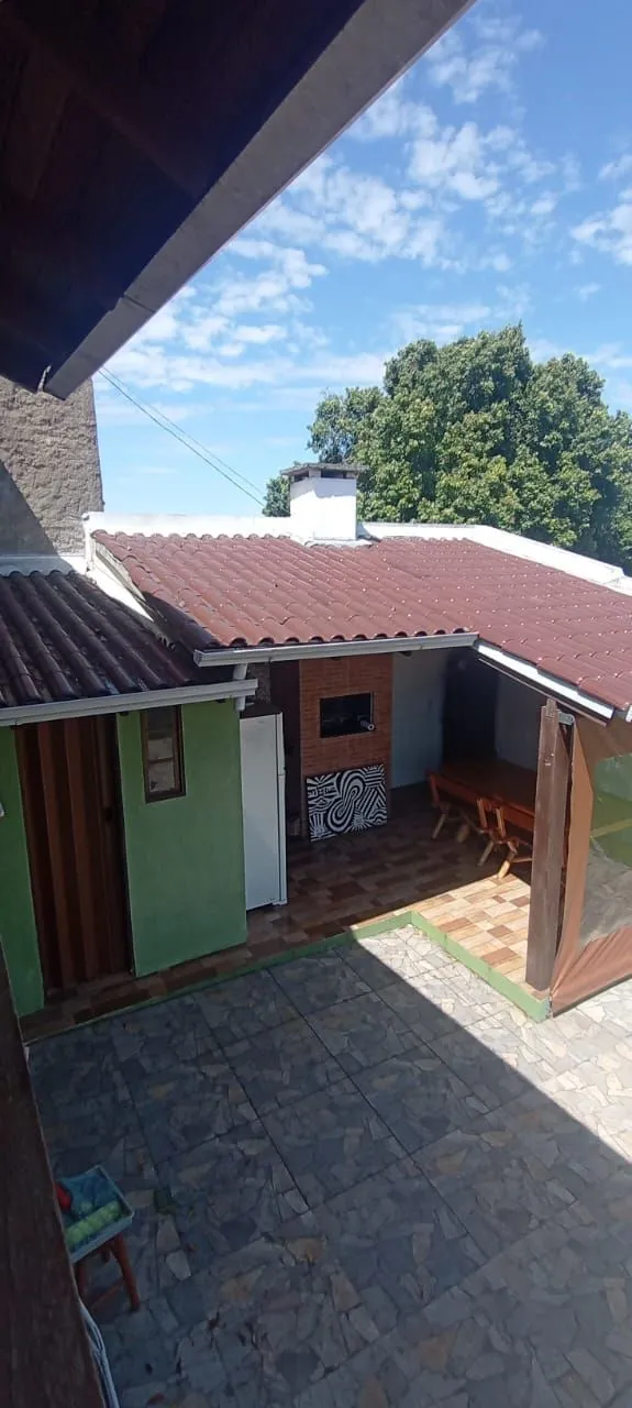 Imagem Casa com 02 quartos e 01 vaga no Bairro Cavalhada