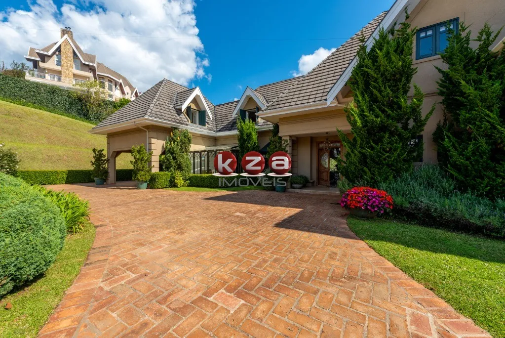 Foto do imóvel Luxuosa casa de 5 suítes em condomínio fechado - Campos do Jordão-SP - Condomínio Recanto do Sol - 900m² - 4 vagas