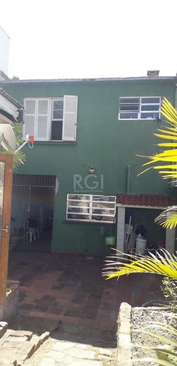 Imagem Casa para Venda - 250m², 4 dormitórios, sendo 1 suites, 3 vagas - Menino Deus