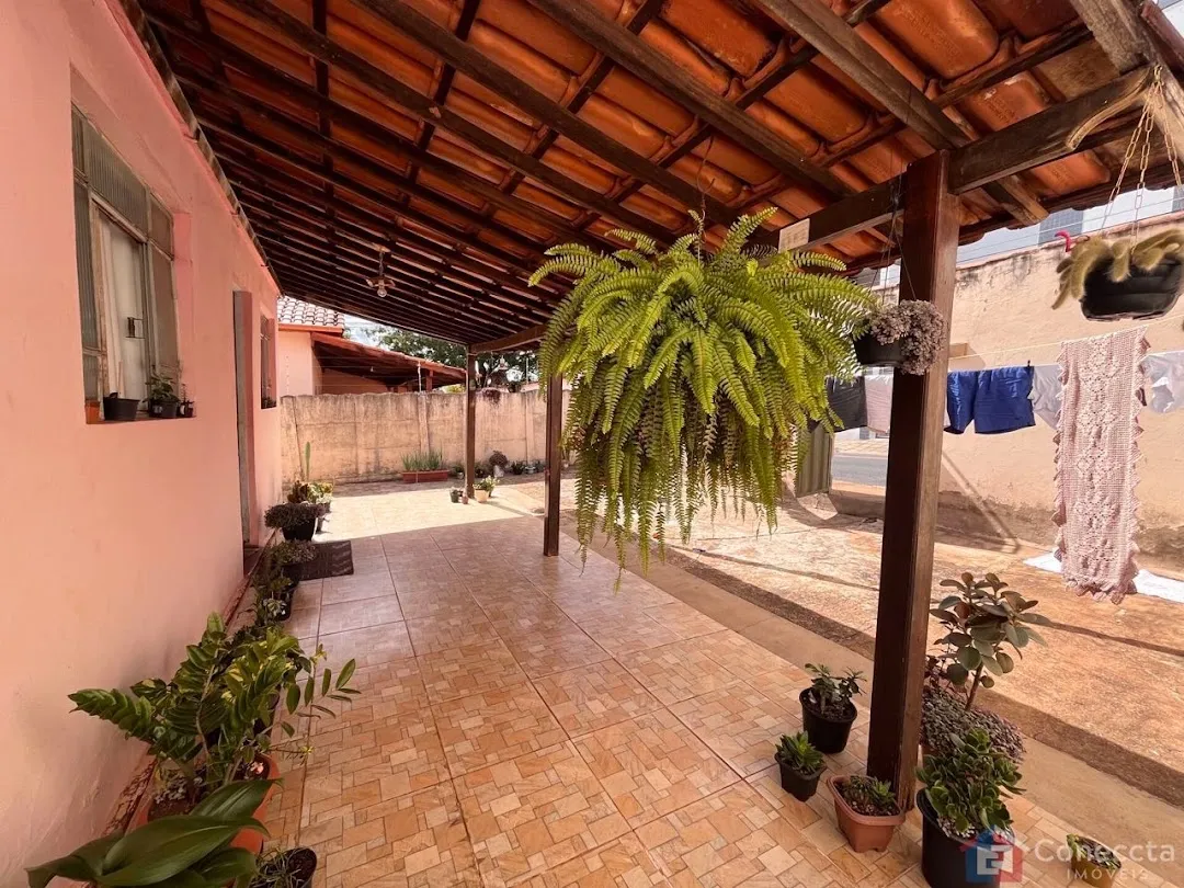 Foto do imóvel Casa com 2 dormitórios à venda, 80 m² por R$ 250.000,00 - Abner Afonso - Patos de Minas/MG