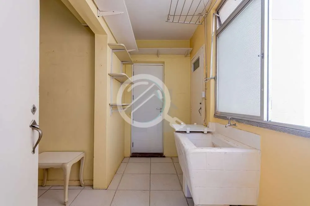 Imagem Este apartamento no andar alto e com seus 103m² iluminado, bem ventilado e uma vista incrível em t...